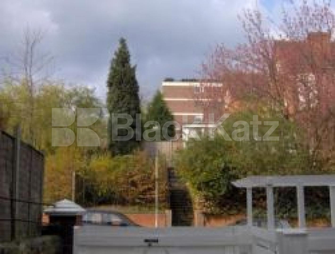 			Studio Apartment, 1 bath, 1 reception Ground Floor Flat			 Coolhurst Road, CROUCH END